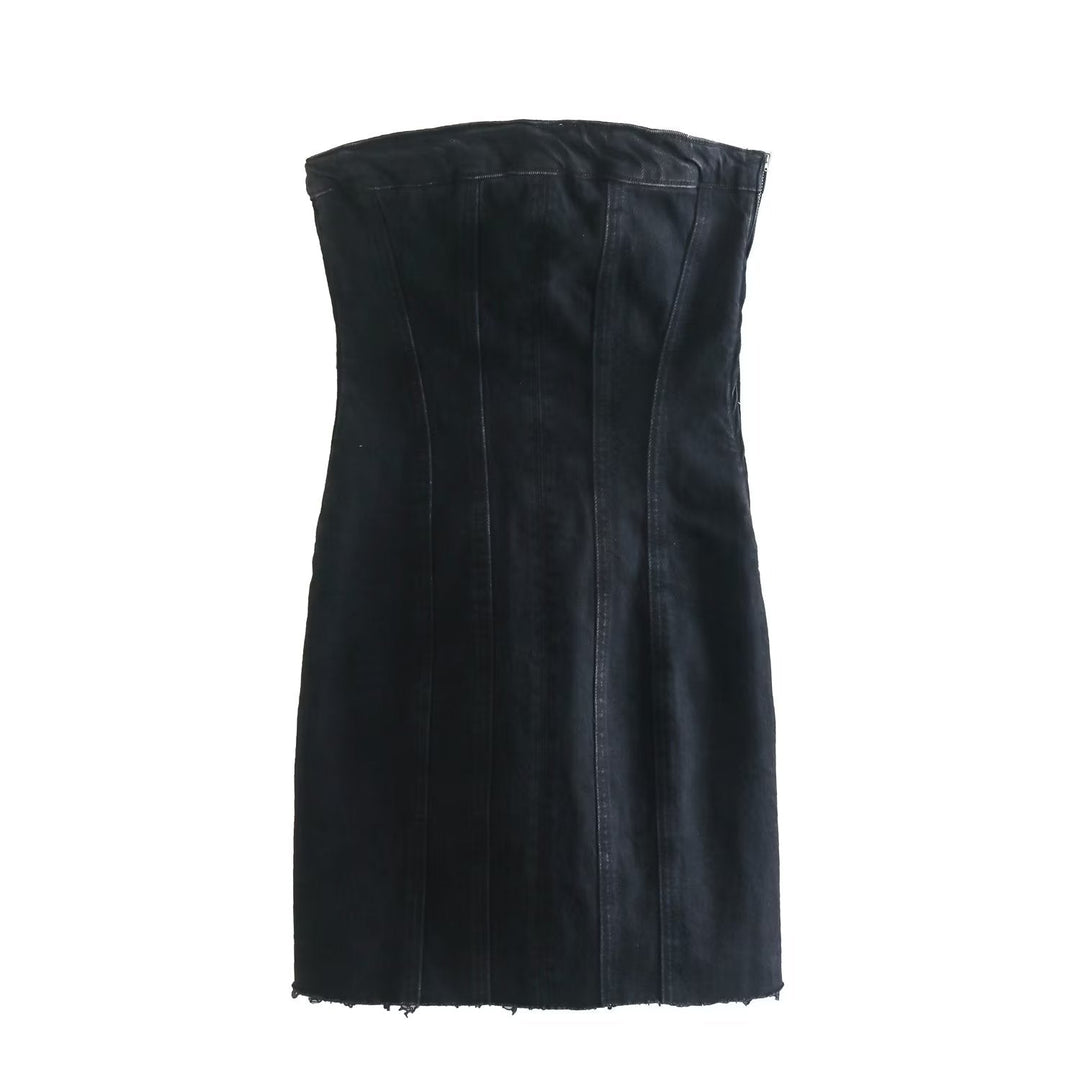 Komfortables & elegantes trägerloses Minikleid für Damen. Perfektes Sommerkleid für heiße Tage.