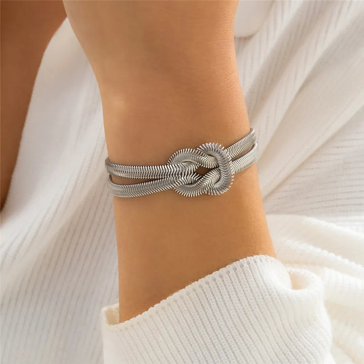 Dual-Tone Damen-Schlangenkettenarmband geknotet, Gold- & Silber-Mix, stilvolles, vielseitiges Accessoire.