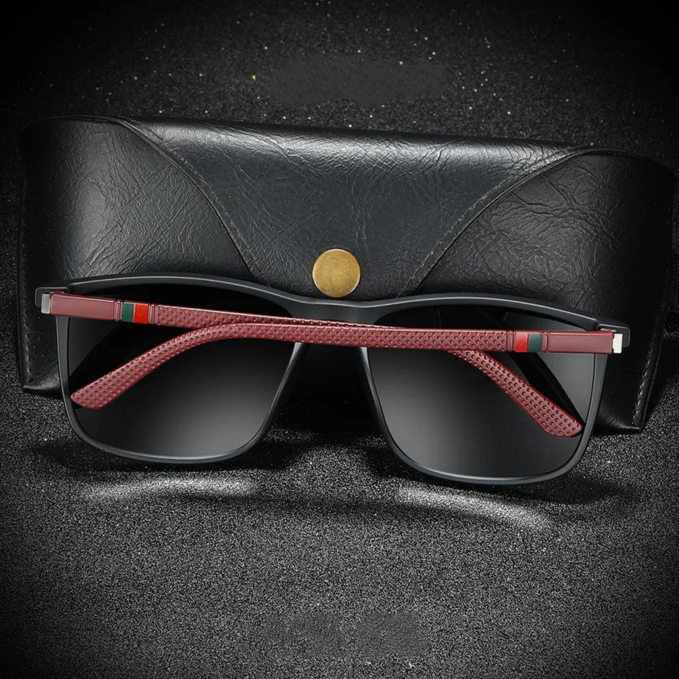Stylische Unisex-Sonnenbrille mit quadratischen Gläsern, polarisiert für blendfreie Sicht und UV400 Schutz.
