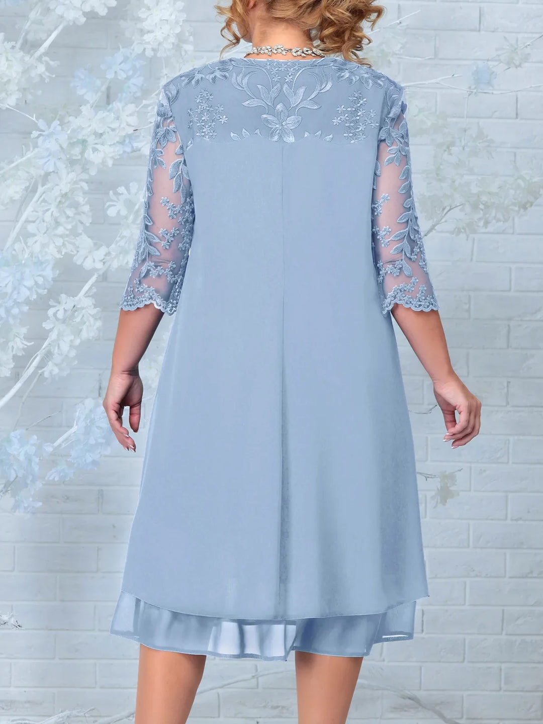 Besticktes Plus Size Bankettkleid, marineblau, detaillierte Blumenstickerei, perfekt für festliche Abende.