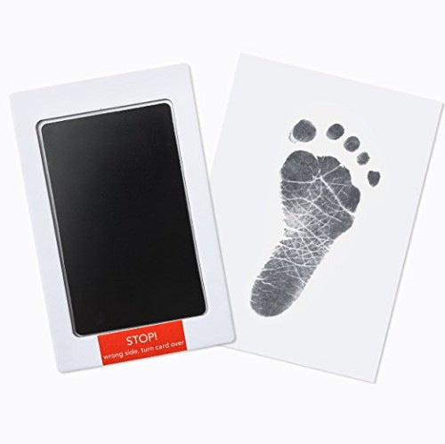 Gerahmter Baby Handabdruck als süße Erinnerung; personalisiertes Bastelset für Neugeborene.