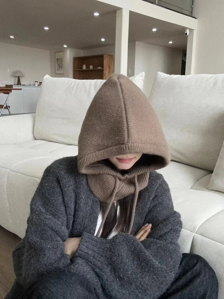 Moderner Unisex Winter-Halswärmer mit integrierter Kapuze; kuschelig, warm und stylisch für kalte Tage.