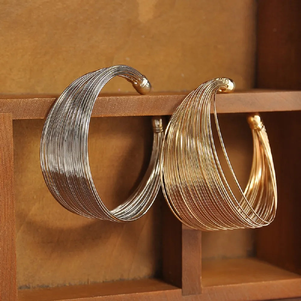 Hochwertiger Damen Armreif, mehrsträngig, Gold und Silber, aus langlebigem Edelstahl-Schmuck.