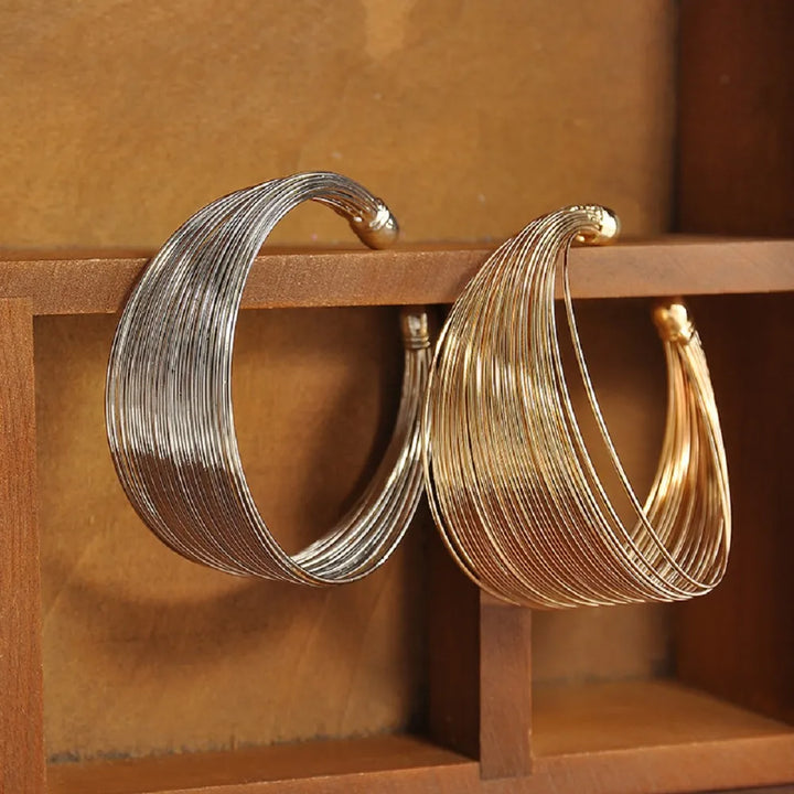 Hochwertiger Damen Armreif, mehrsträngig, Gold und Silber, aus langlebigem Edelstahl-Schmuck.