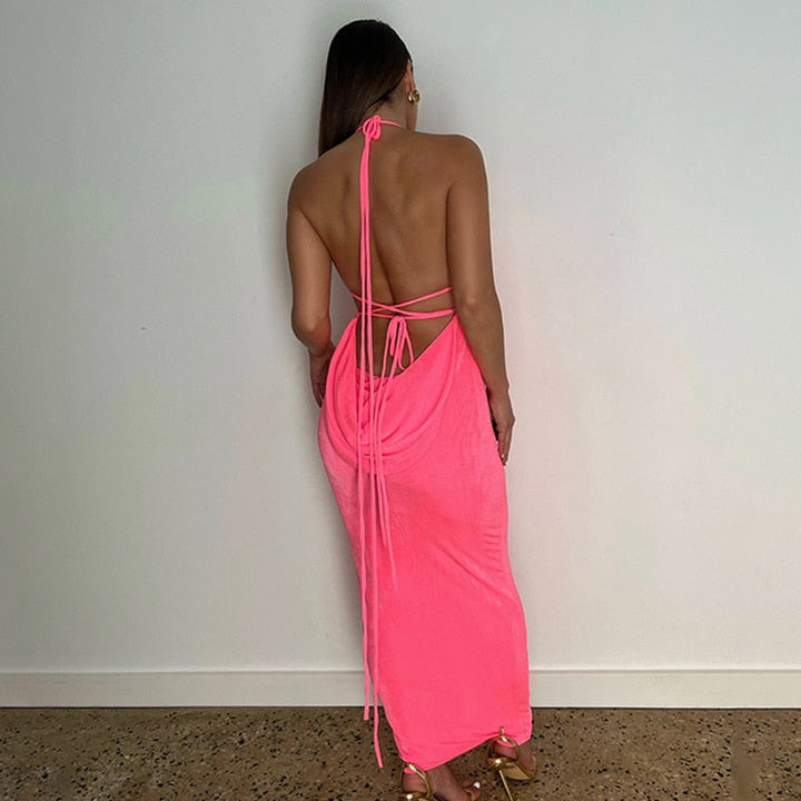 Bequemes rückenfreies Sommerkleid für Frauen, fließend und leicht, ideal für den Alltag oder Urlaub.