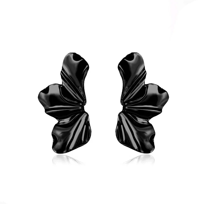 Damen Ohrstecker mit Blütenblatt-Design, ideal als elegantes Geschenk. Zeitloser Schmuck für besondere Anlässe.