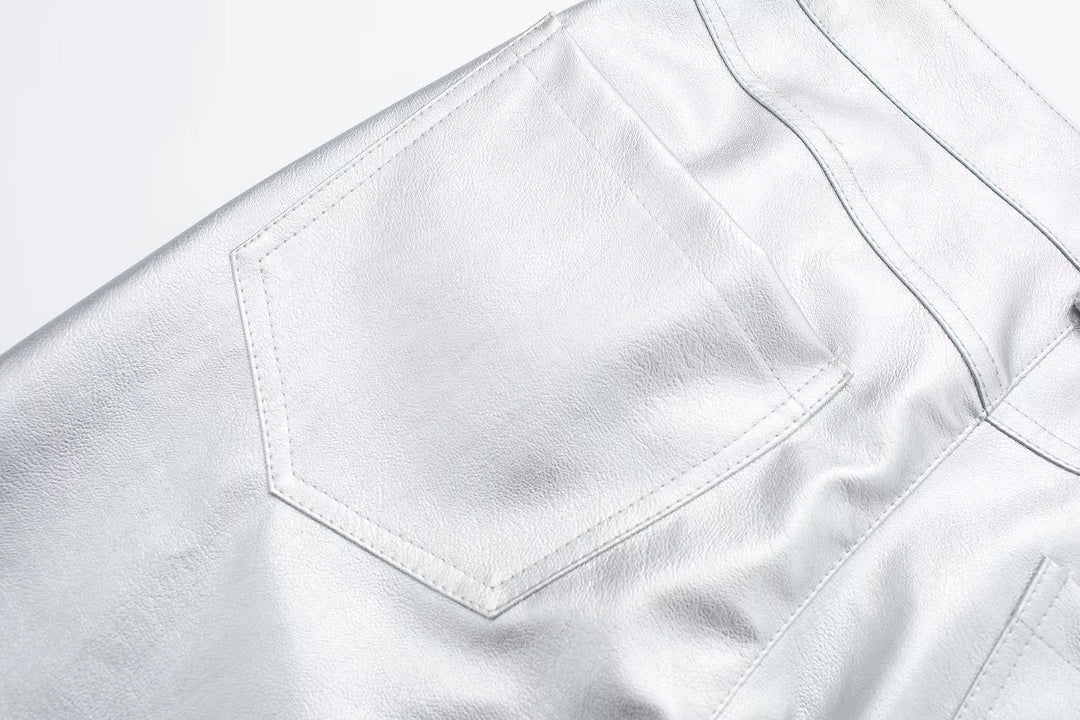 Glamouröse Frauen Metallic Hose. Glänzender Blickfang für Herbst & Winter. Trendige Mode mit Weite.