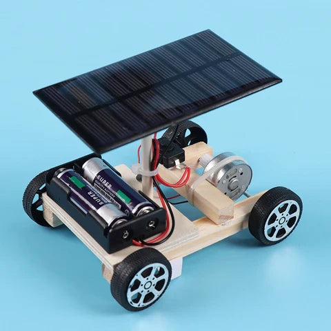 Umweltfreundlicher Solar-Rennwagen Bausatz, ein Lernspielzeug zum Thema erneuerbare Energien für Kinder.
