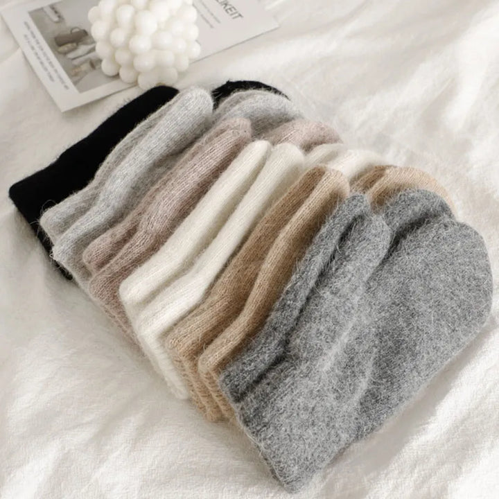 Farbenfrohe Unisex Winter Plüschhandschuhe, warm & kuschelig. Trendige Fäustlinge für Damen & Herren.