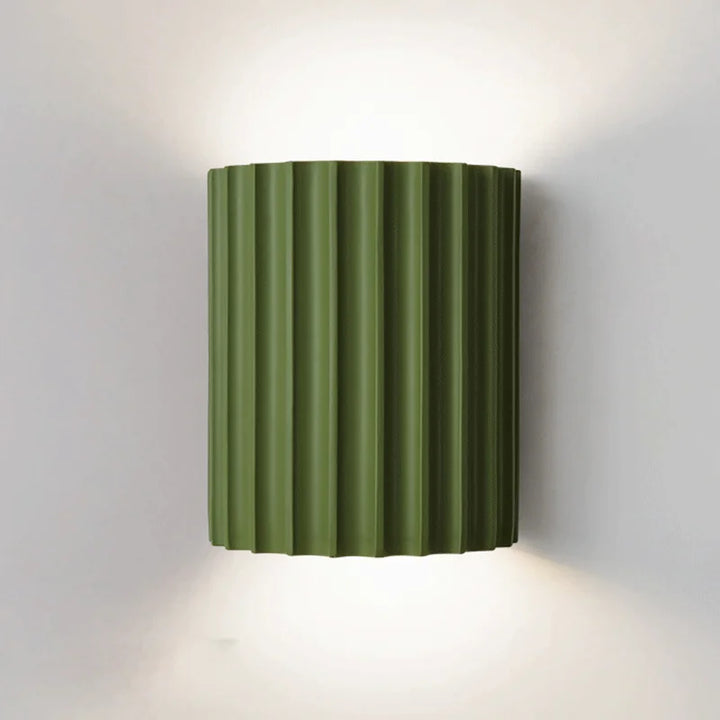 Energieeffiziente LED Design Wandlampe aus Kunstharz für moderne Akzentbeleuchtung.