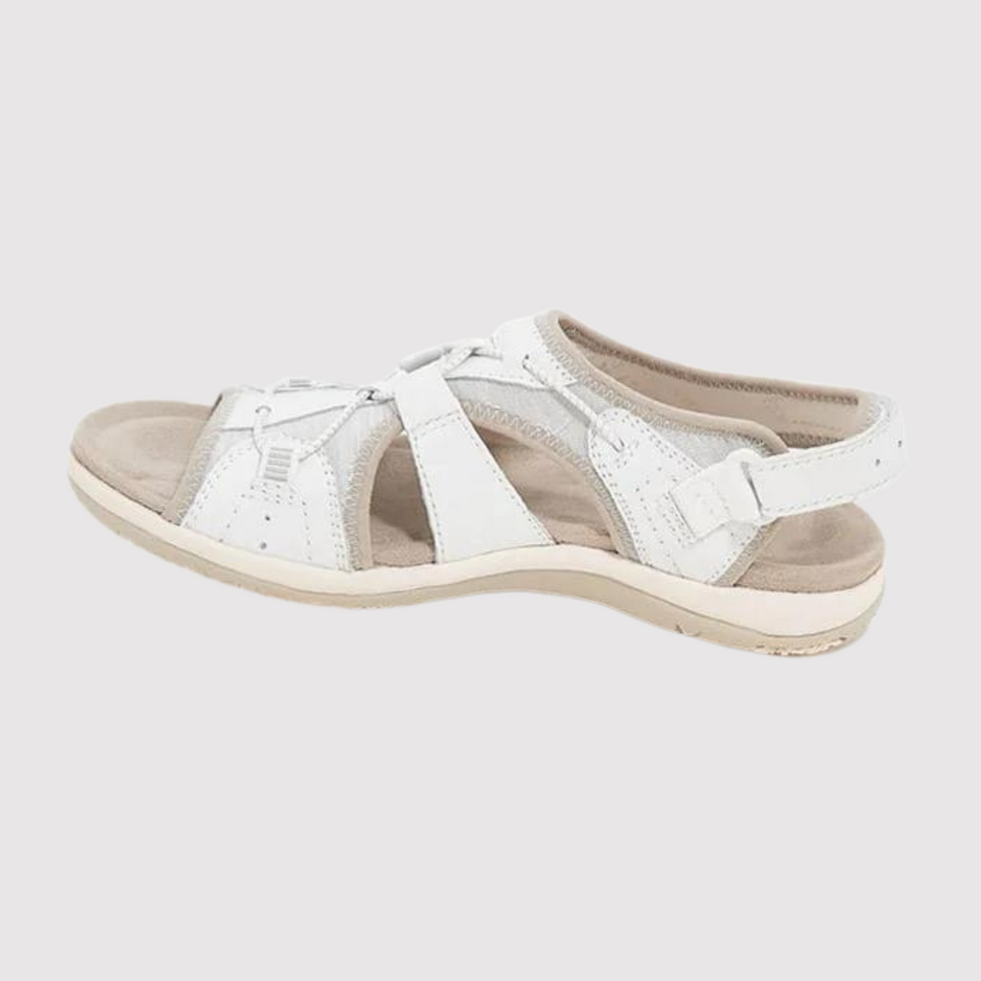 Nahaufnahme bequemer Damen Sandalen mit offener Spitze, flexible Sohle für leichten Sommer-Komfort.