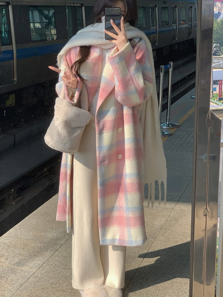 Warme Damen Winterjacke mit klassischem Knopfverschluss, elegant und bequem für kalte Tage.