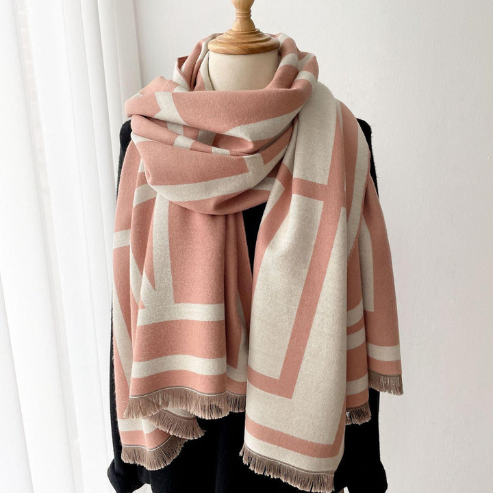 Luxuriöser Winterschal für Frauen, elegant und kuschelig, Must-have für Damenmode.