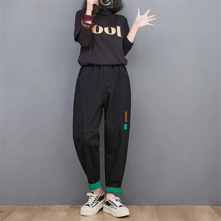 Retro Stil Damen Übergroße Jeans, knöchellang. Lässige Plus Size Denim Hose für Damenmode in weiter Passform.