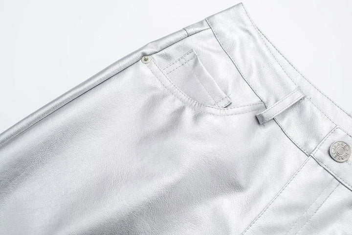 Damenhose in Metallic-Optik, weiter Schnitt, hoher Bund. Ein Must-have für Herbst & Winter Mode.