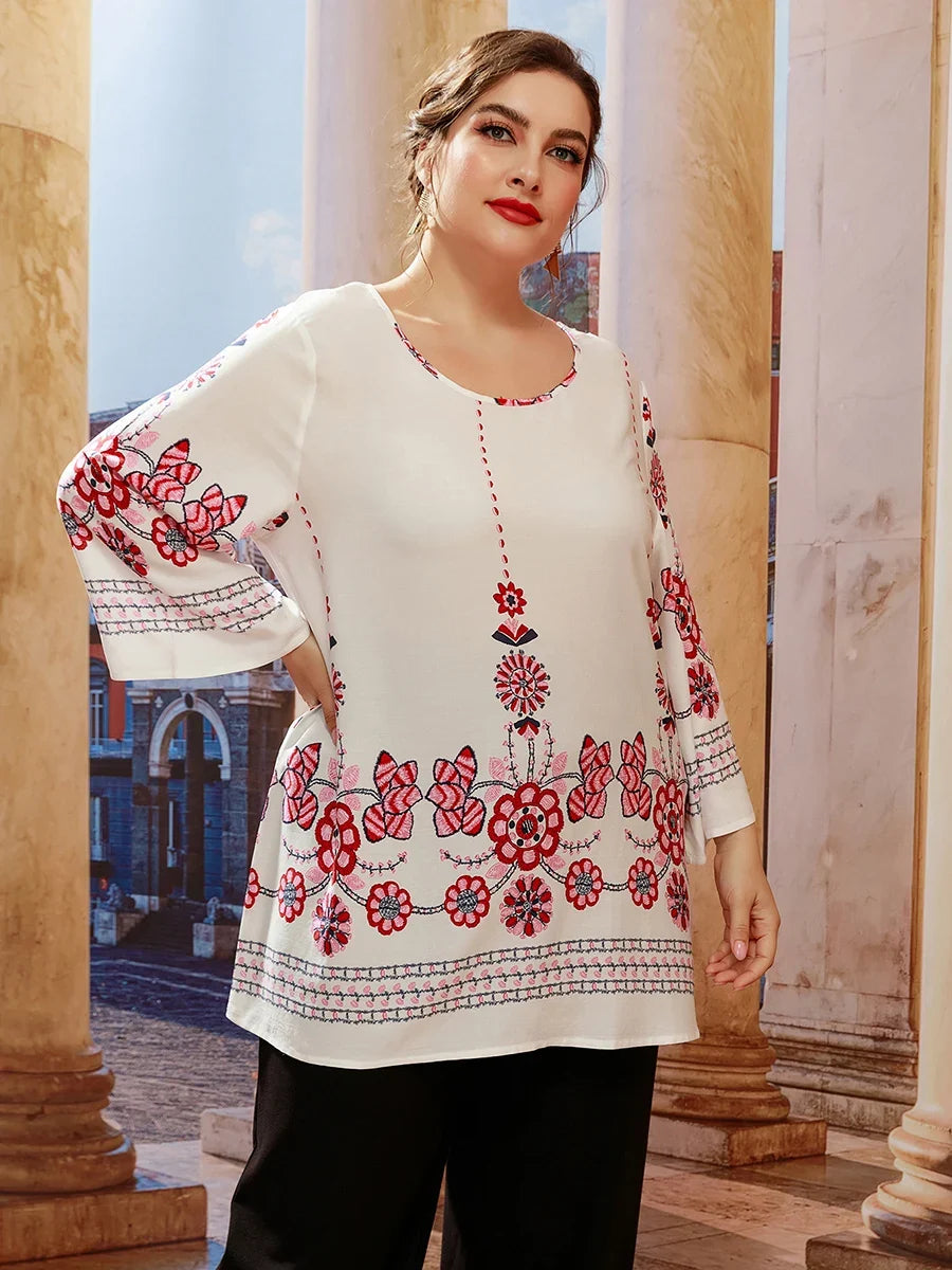 Vielseitige Damen Tunika Übergröße mit Langarm & Blumenmuster, perfekt für bequeme Herbsttage.