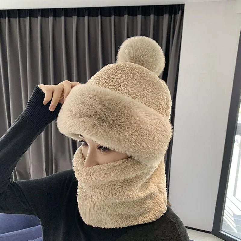 Unisex Winterset auf einer Schaufensterpuppe, zeigt warme Mütze und Halswärmer für stilvollen Kälteschutz.
