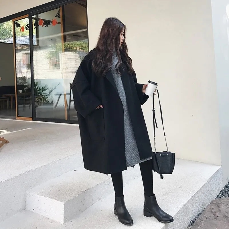 Bequemer, doppelreihiger Unisex Oversized Trenchcoat mit Taillengürtel, ideal für Herbstoutfits.