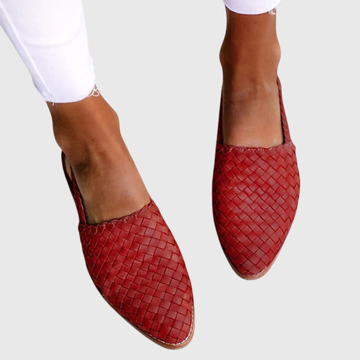 Komfortable Damensandalen mit verstellbarem Klettverschluss bieten sicheren Halt und individuelle Passform.