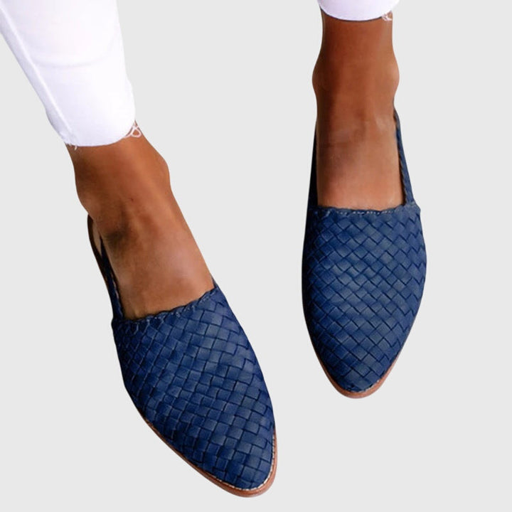 Flache, bequeme Damensandalen; ideal als vielseitige Freizeitschuhe für langen Komfort im Sommer.