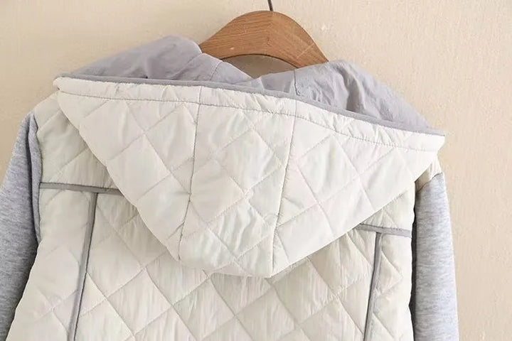 Elegante elfenbeinfarbene Plus Size Damen Steppjacke mit Kapuze für Outdoor & Freizeit.