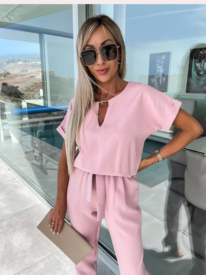 Damen Frühlings-Jumpsuit mit elegantem Patty-Stil, weiten Beinen und V-Ausschnitt für vielseitige Looks.