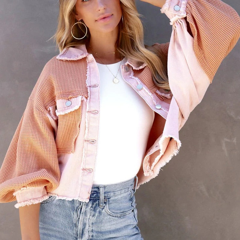 Trendige Damen-Kurzjacke mit Puffärmeln, ein Must-have für Fashionistas.