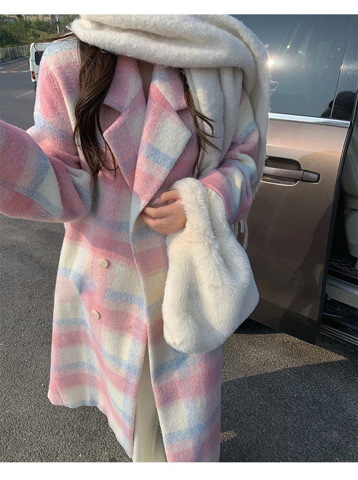 Elegante, warme Damen Winterjacke mit Knopfverschluss, lang, perfekt für stilvolle Wintertage.