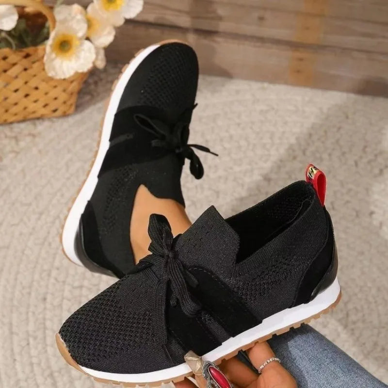 Orthopädische Damen Sneaker von hinten. Robuste Dämpfung & Fersenhalt für bequemen Komfort im Alltag.