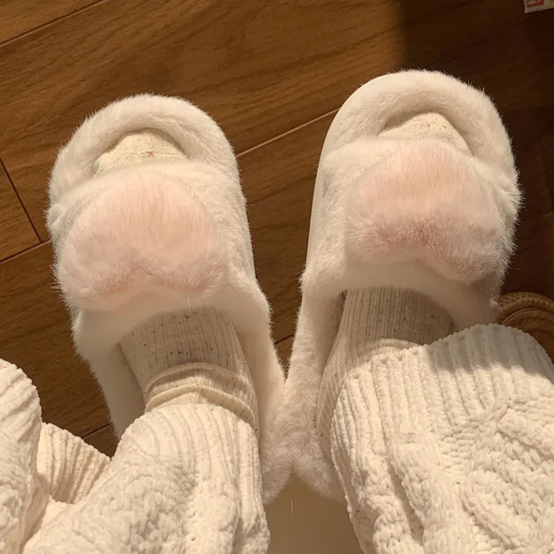 Damen Herz Hausschuhe, extra flauschig und warm. Perfekt für den Winter und gemütliche Momente.