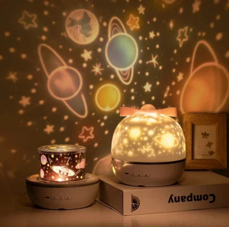 Kinderzimmer Nachtlicht Projektor mit beruhigender Musik & Sternenhimmel; schafft Wohlfühloase für Entspannung.