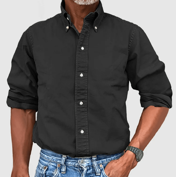 Stilvolles klassisches Frühlingshemd für Männer. Perfektes Langarmhemd für elegante Büro-Looks.
