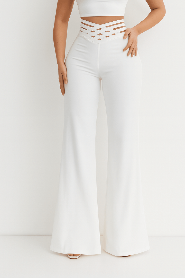 Damen Schlaghose mit hohem Bund und modernem Cut-out. Elegant, figurformend, ideal für Freizeit & Trend.