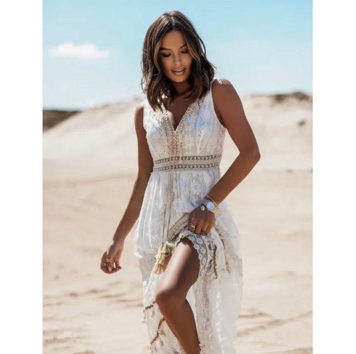 Elegantes weißes Damen Sommerkleid, leicht & fließend, ideal für festliche Anlässe.