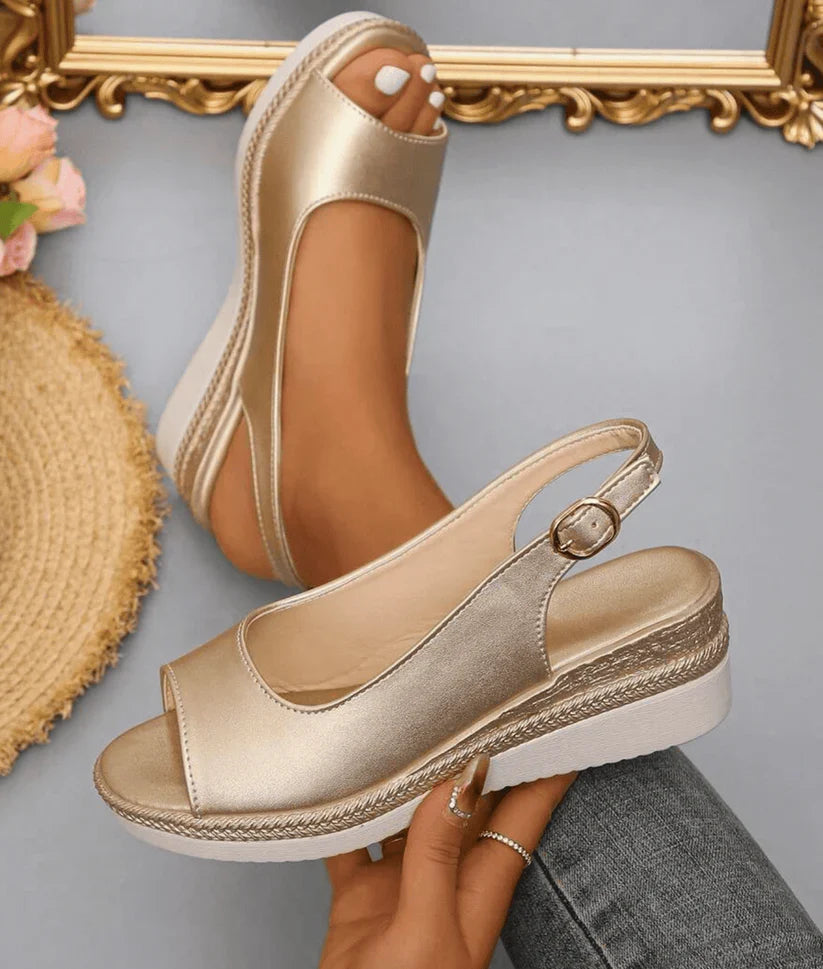 Damen Espadrille Sandalen mit Keilabsatz, bequem & stilvoll. Perfekte Sommerschuhe mit offener Zehenpartie.