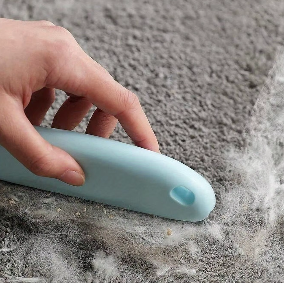 Wiederverwendbarer Tierhaarentferner für Sofa und Kleidung. Effektive Reinigung von Katzen- und Hundehaaren.