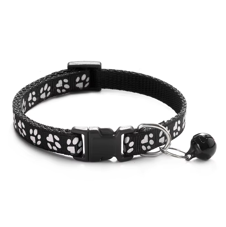 Katzenhalsband: Sicherer Schnellverschluss, verstellbar, mit Glocke und schickem Pfotenmuster für Ihr Haustier.