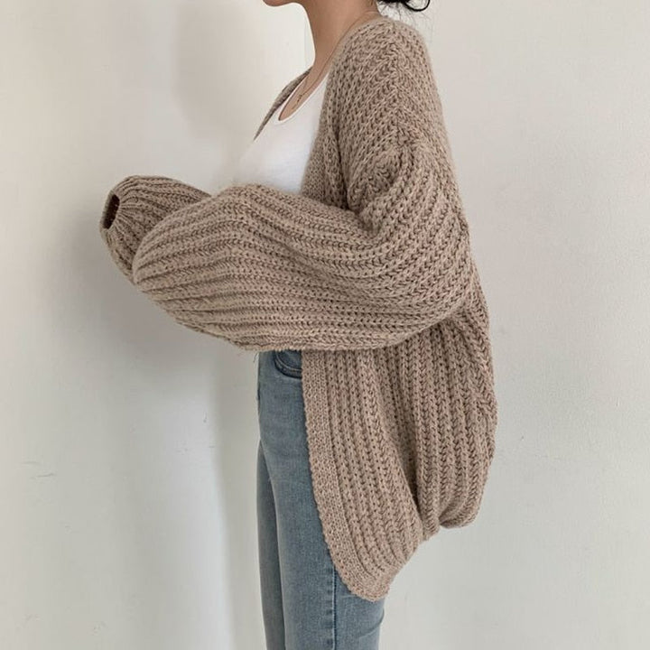 Bequemer und warmer Damen Oversize Grobstrick Cardigan, die ideale Winter-Strickjacke.