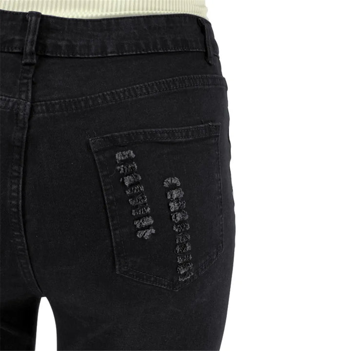 Detailaufnahme der Stretch Schlagjeans für Damen, zerrissene Knie, modisch.