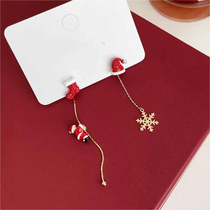 Weihnachtliche Quastenohrringe für Damen mit Schneeflocken und Weihnachtsbaum-Anhängern, festlicher Damenschmuck.