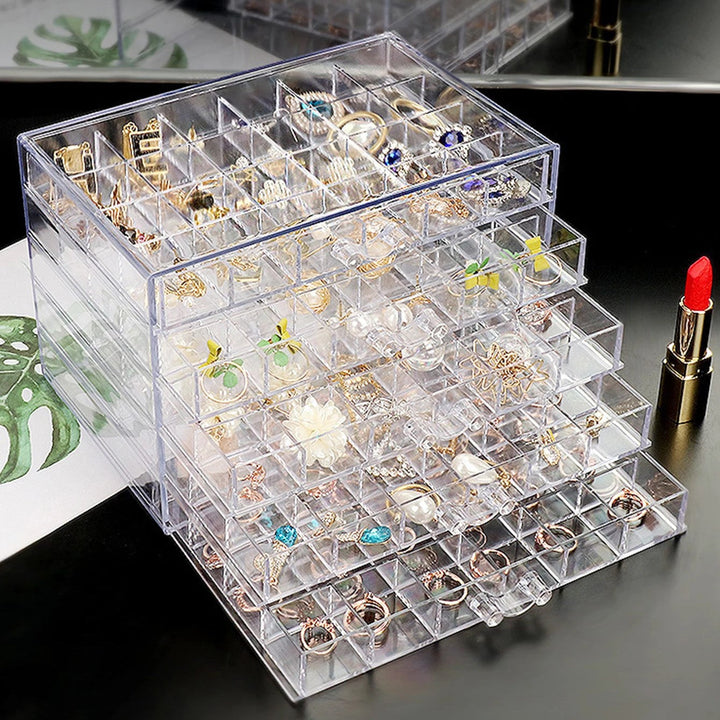 Acryl-Schmuckorganisator mit mehreren Fächern für Accessoires. Ideal zur geordneten Aufbewahrung von Ringen, Ohrringen & Halsketten.