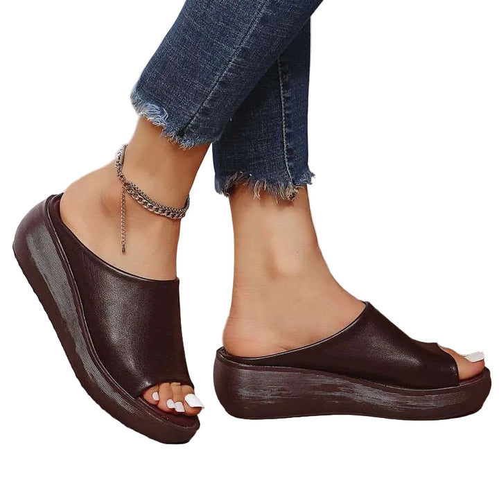 Damen Orthopädische Sandalen in Schwarz, extraweit, mit Komfort-Fußbett für gesunde Füße & Alltagstauglichkeit.
