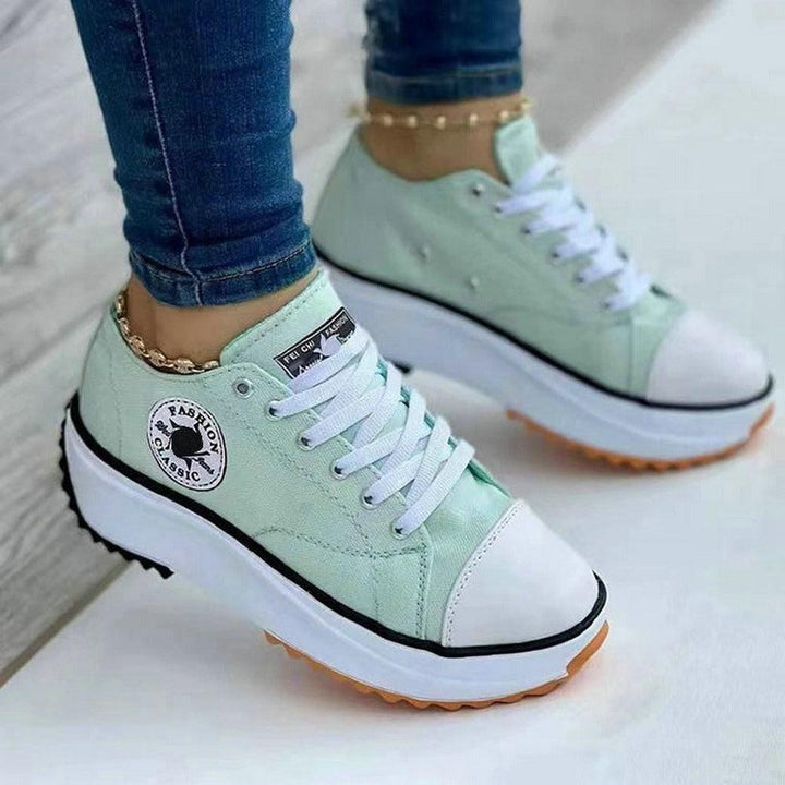Schwarze Damen Modeschuhe: Bequeme und stylische Sneaker für Sport & Freizeit. Ein Ganzjahres-Trend.