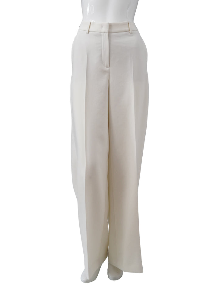 Cremefarbene Damen Weithose mit fließendem Stoff für elegante Auftritte und höchsten Tragekomfort in Freizeit & Alltag.