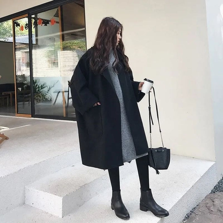 Vielseitiger Unisex Übergangs-Trenchcoat, perfekt für Herbst- und Frühlingsmode, locker geschnitten.