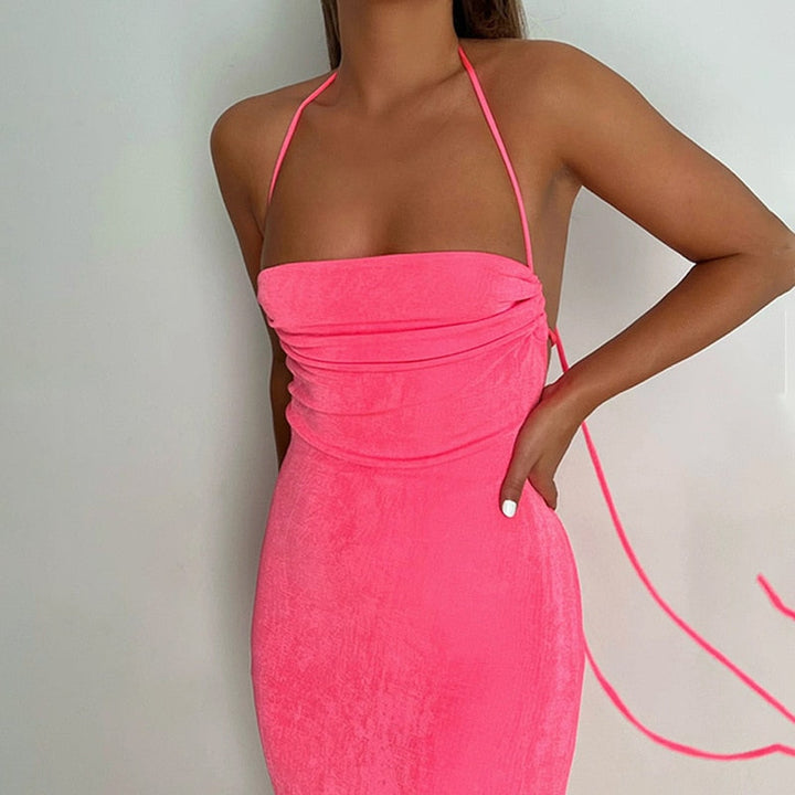 Edles Damen Maxikleid mit tiefem Rücken, ärmellos und lang, perfekt für besondere Anlässe im Sommer.