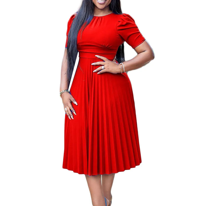 Elegantes Damen Plissee-Kleid in Übergröße, ideal als festliches Abendkleid oder modisches Cocktailkleid.