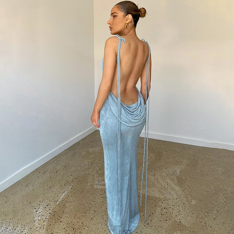 Ärmelloses Maxikleid für Damen, rückenfrei und fließend, perfekt für sommerliche Eleganz und Komfort.