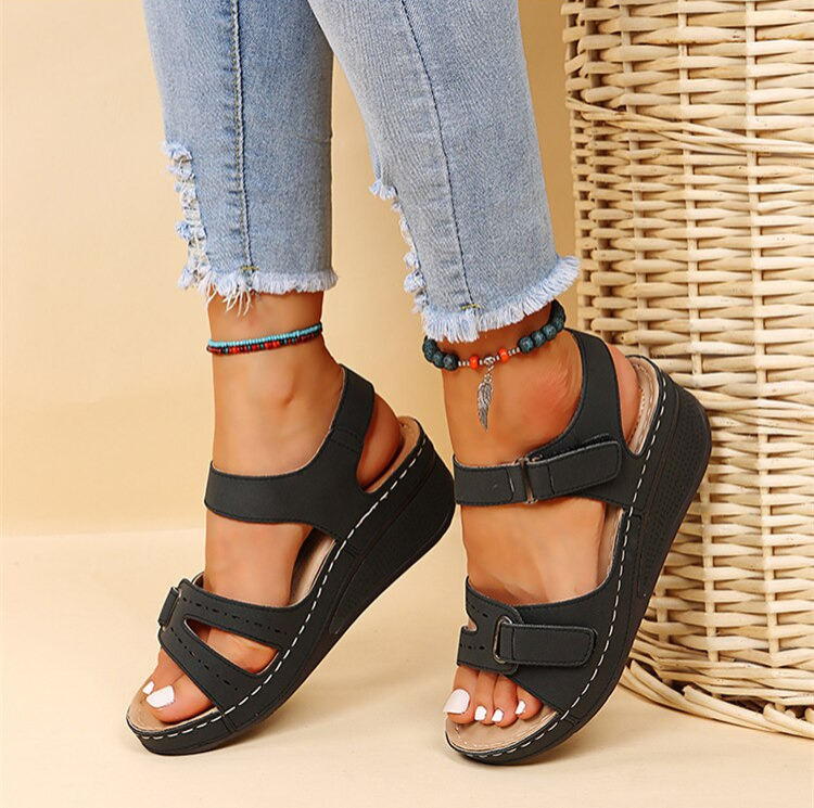Orthopädische Damensandalen Olga, bequem & stilvoll für den Sommer, mit praktischem Klettverschluss.