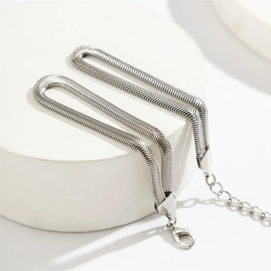 Vintage Damen-Armband: Geknotete Schlangenkette in Gold & Silber. Edler Schmuck für stilvolle Looks.